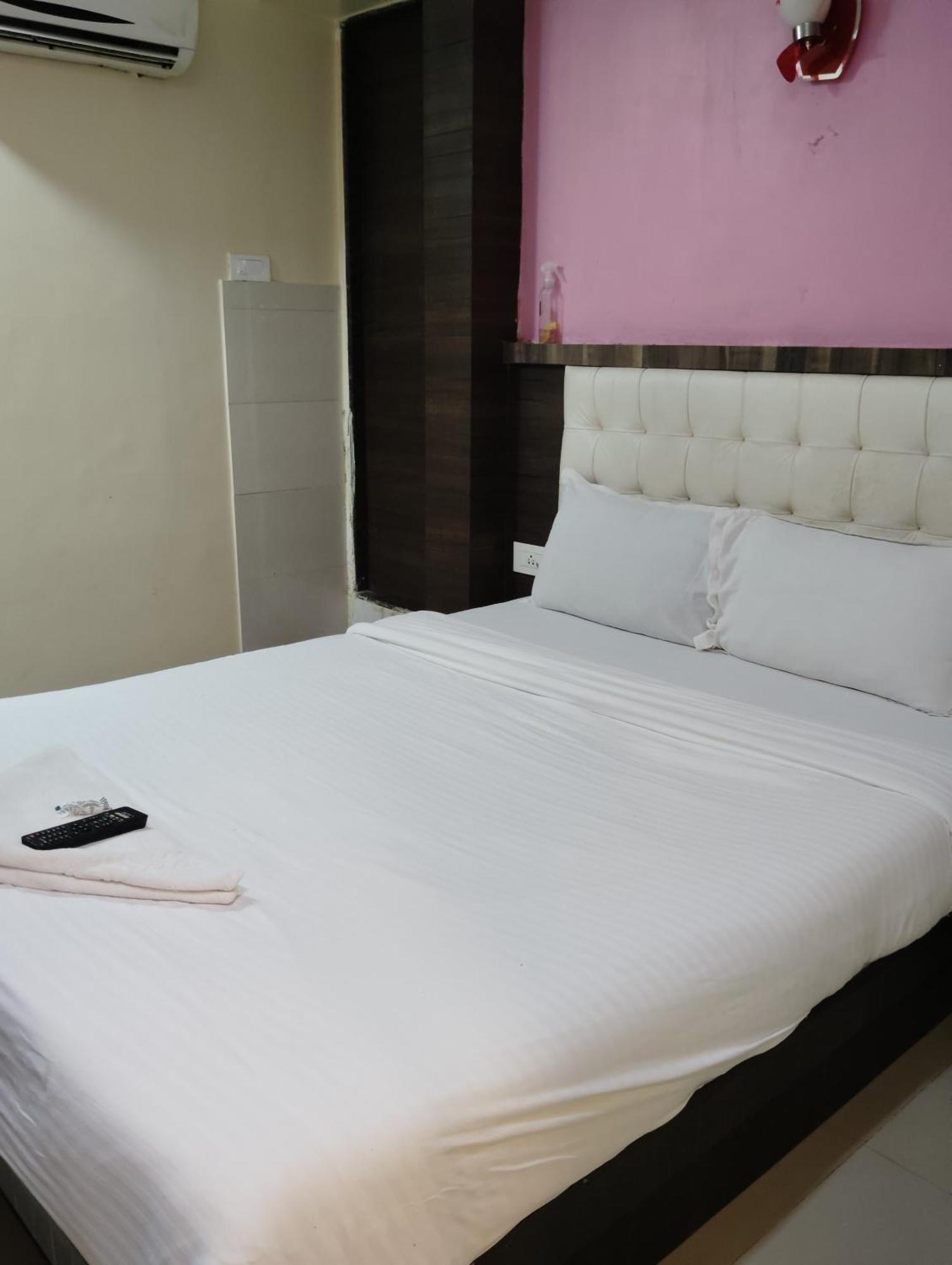 Hotel Golden Park Near Nesco Bombay Extérieur photo