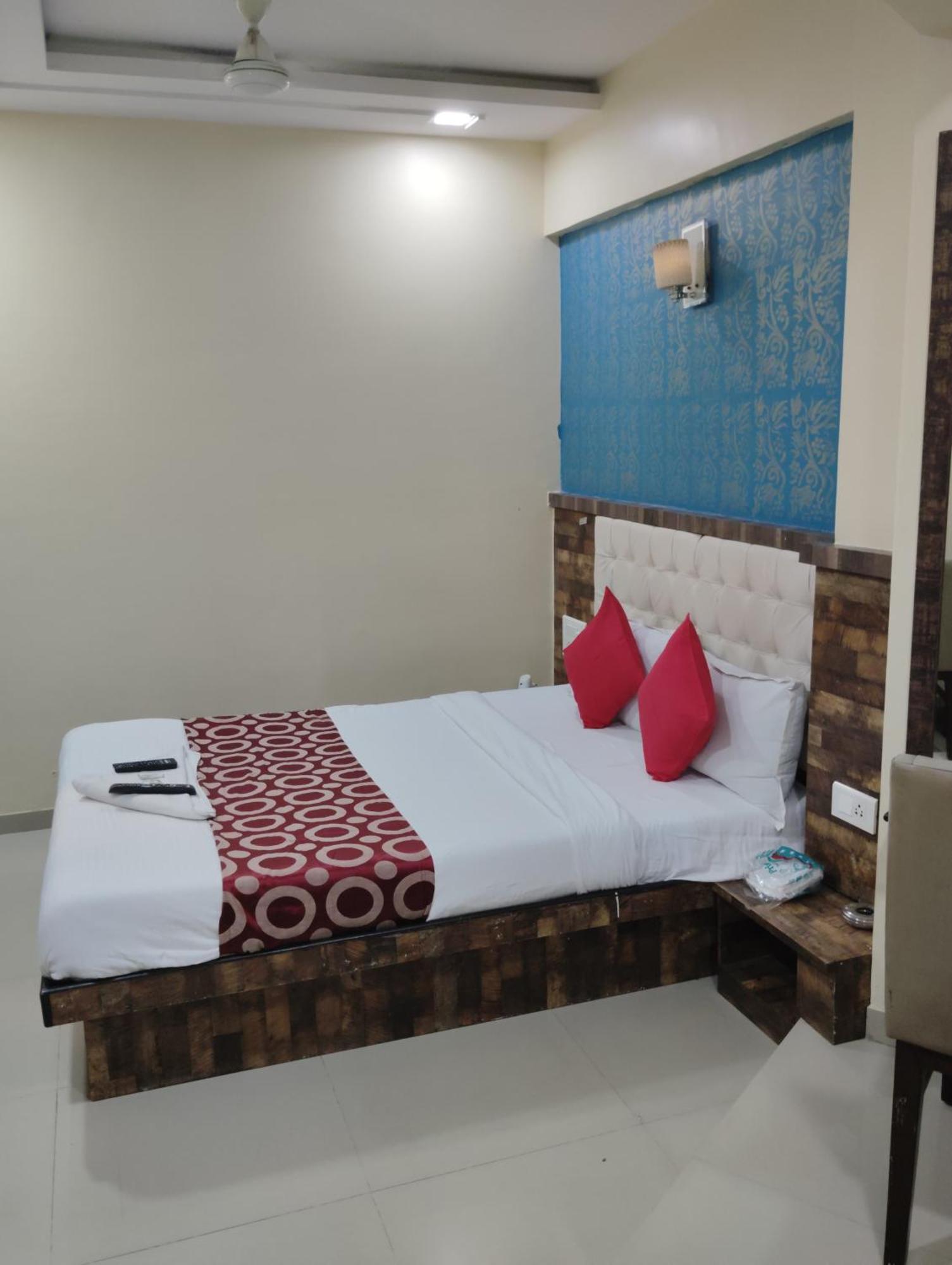 Hotel Golden Park Near Nesco Bombay Extérieur photo
