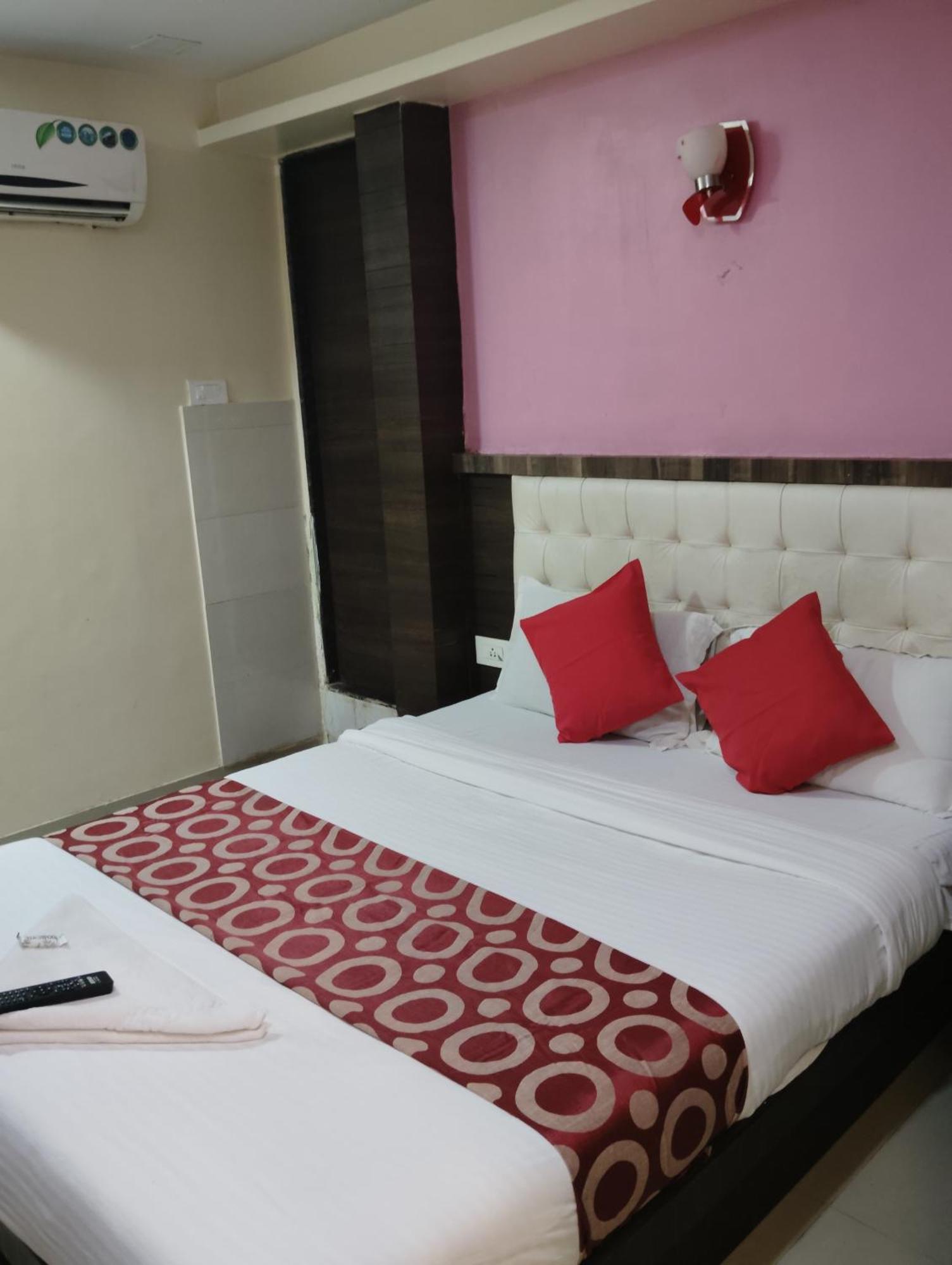 Hotel Golden Park Near Nesco Bombay Extérieur photo