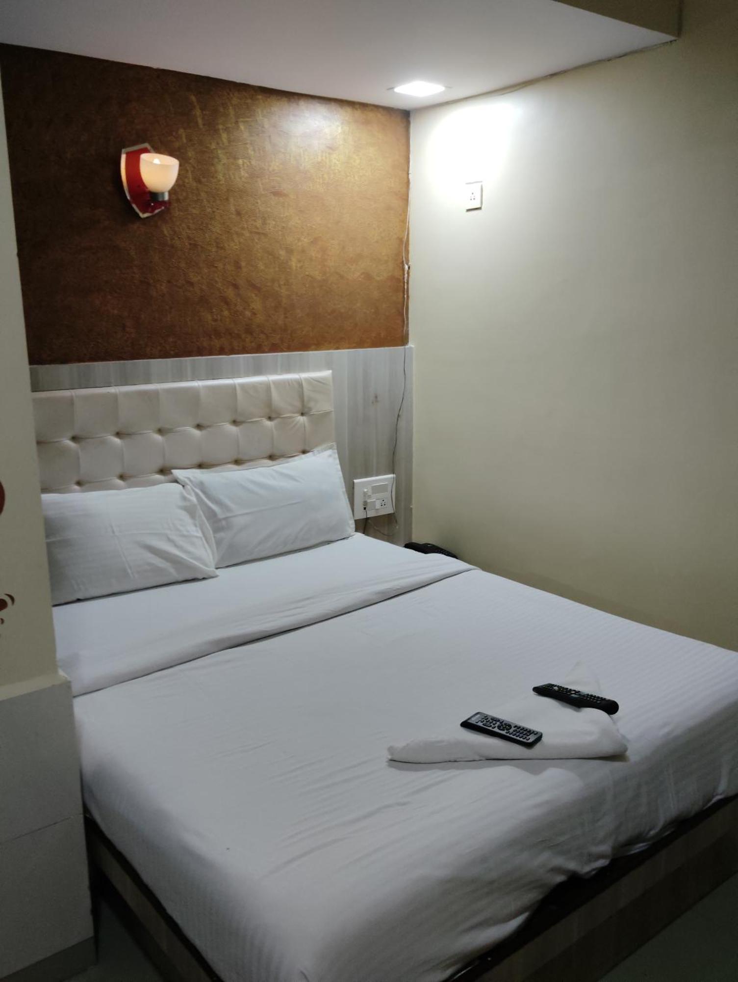 Hotel Golden Park Near Nesco Bombay Extérieur photo