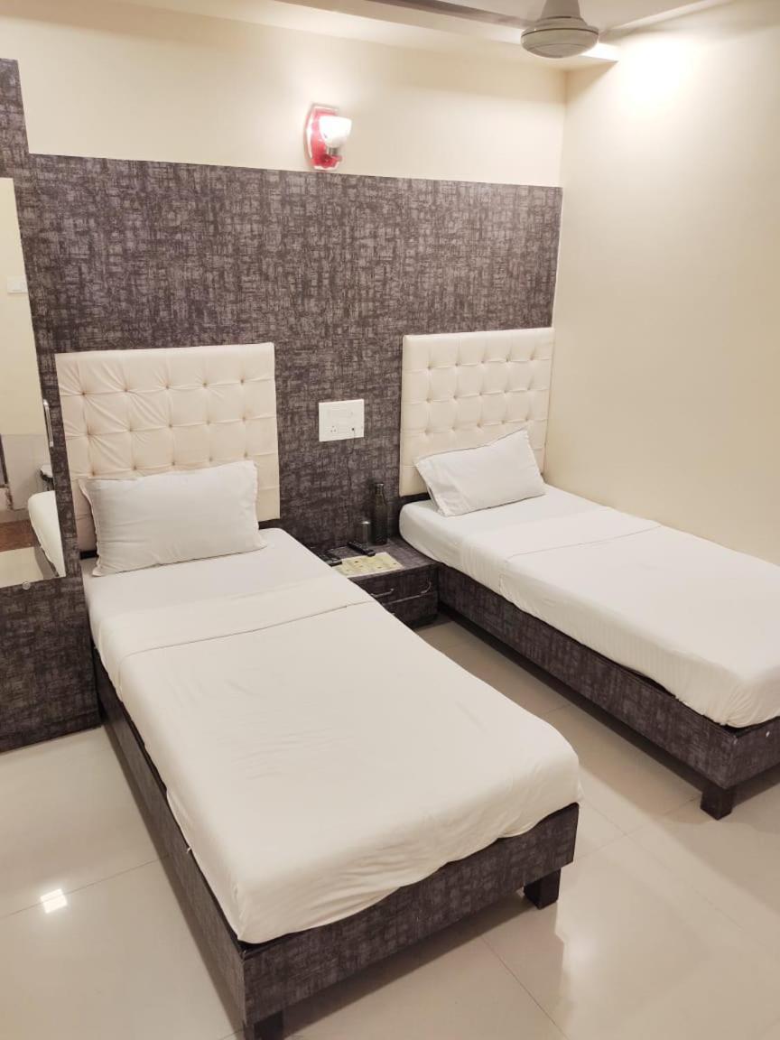 Hotel Golden Park Near Nesco Bombay Extérieur photo