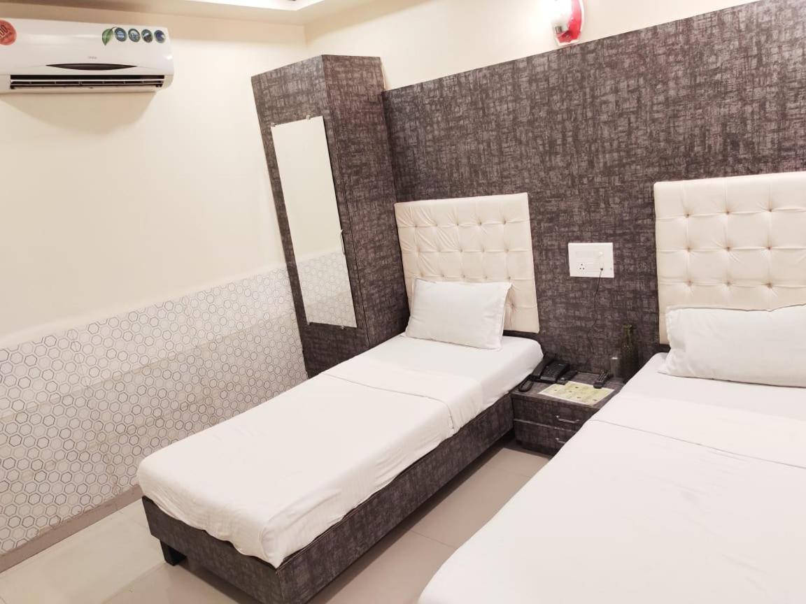 Hotel Golden Park Near Nesco Bombay Extérieur photo