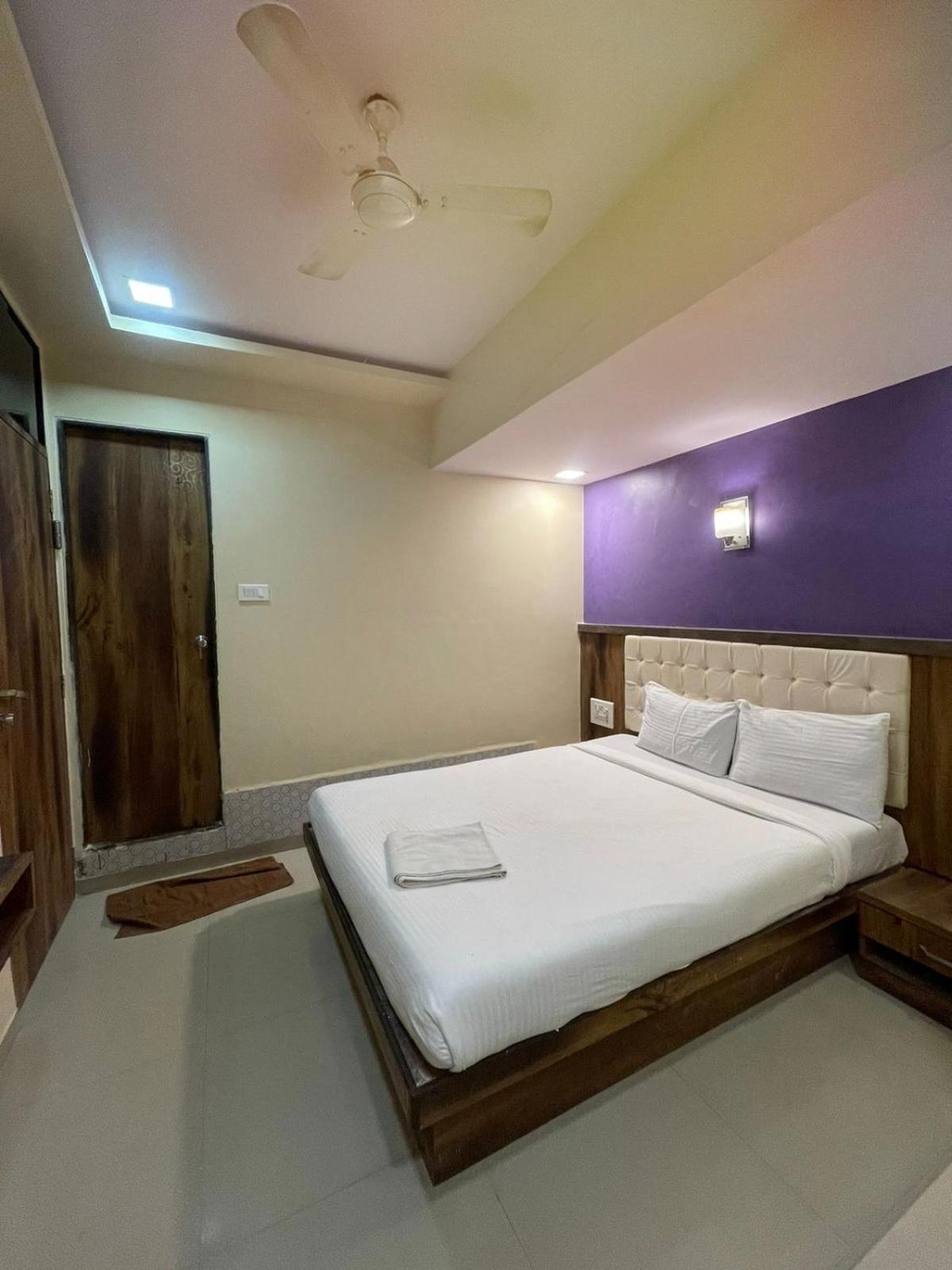 Hotel Golden Park Near Nesco Bombay Extérieur photo